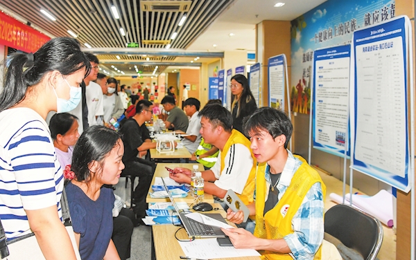 配资专业门户 海南省海口市百日千万招聘专项行动举行&#32;61家企业提供1500余个岗位